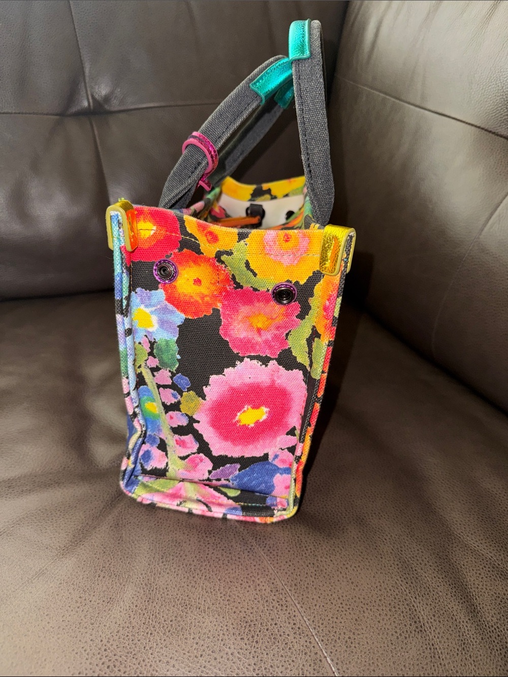 Small Southbank Floral Canvas Tote
Kurt Geiger London - Picture 5 of 9